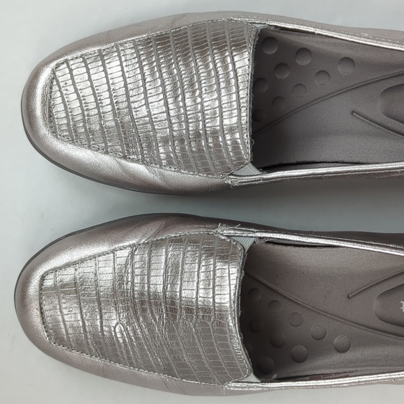 Easy Spirit Devitt Leather Casual Flats 8.5M  Metallic Pewter Silver/Gray - Picture 16 of 16